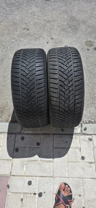 Rueda de coche con llanta de acero