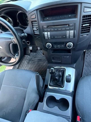 Mitsubishi Montero 2012