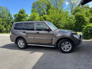 Mitsubishi Montero 2012