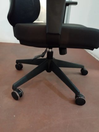 Silla de oficina negra