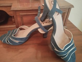 Sandalias de tacón con tiras
