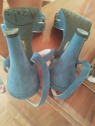 Sandalias de tacón con tiras
