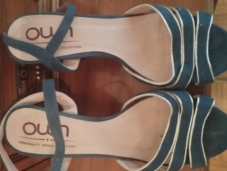 Sandalias de tacón con tiras