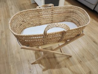 Moisés Cuna de Mimbre con Soporte Madera y colchón