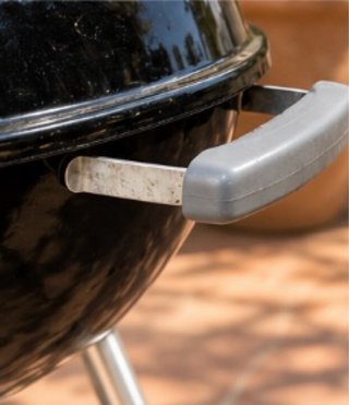 Barbacoa Weber Carbón con Tapa y Ruedas