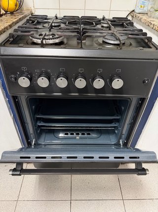 Cocina a gas negra