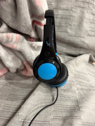 Cascos azules y negros