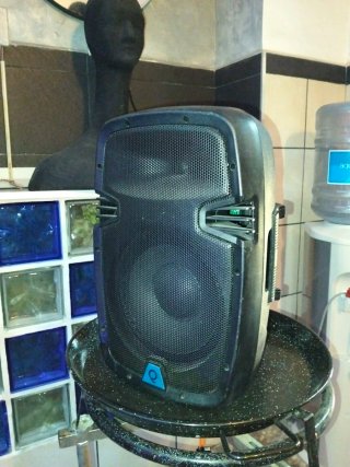 Alquiler altavoz profesional QSC – 40€/día