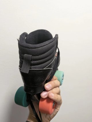 Patines de cuatro ruedas negros