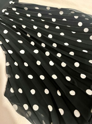 Vestido negro plisado halter lunares