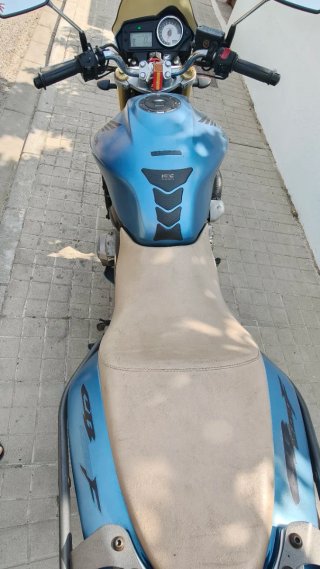 Honda CB600F Hornet 600cc Azul y Beige