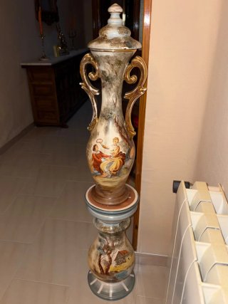Jarrón Decorativo de Cerámica con Pedestal