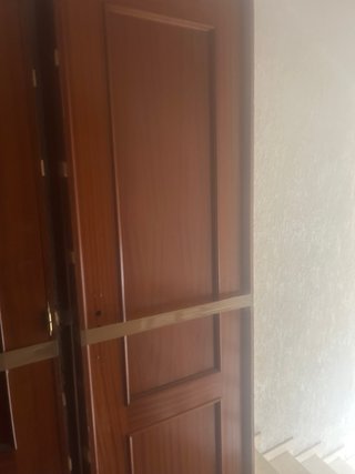 Puertas de madera con cercos y molduras