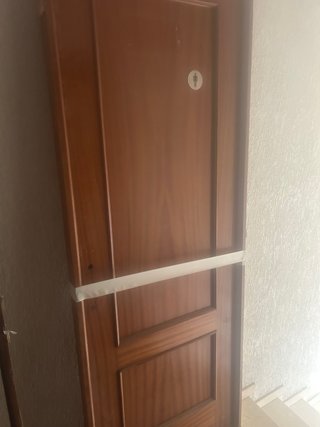 Puertas de madera con cercos y molduras