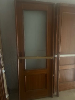 Puertas de madera con cercos y molduras