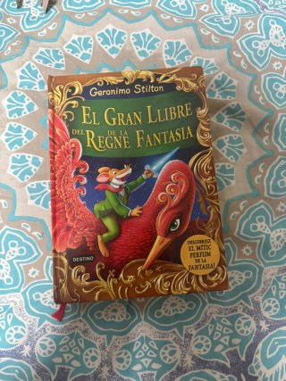 Libro " El gran llibre del regne de la fantasía"