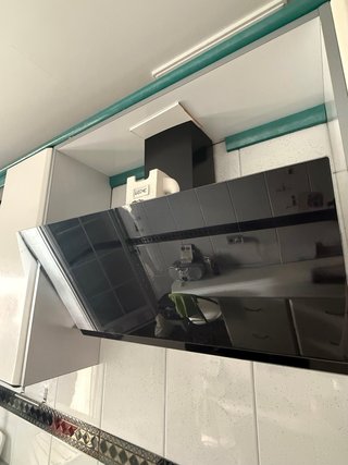 Cocina mas horno y campana extractora.