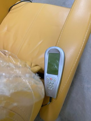 Butaca Masaje Eléctrica Piel Amarilla