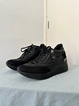 Zapatillas con Cuña Negras Talla 37