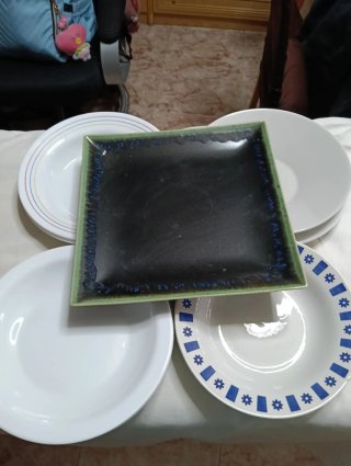 Lote de 5 platos blancos y 3 distintos 2 +2 distin