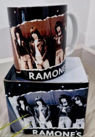Caneca Ramones