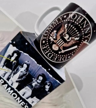 Caneca Ramones