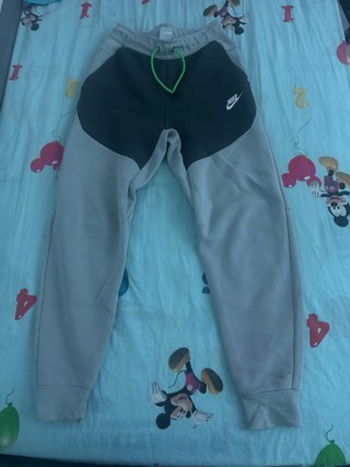 Abito sportivo Nike grigio e nero