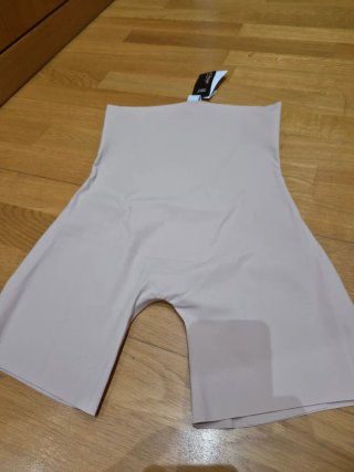 Pantalón reductor push up Women Secret. Nuevo