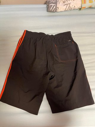 Pantalones cortos Adidas negros y naranjas