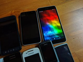 Lote de 11 teléfonos móviles funcionado