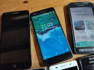 Lote de 11 teléfonos móviles funcionado