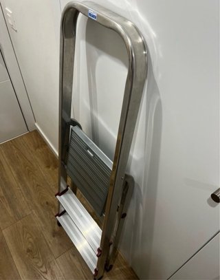 Escalera plegable de aluminio