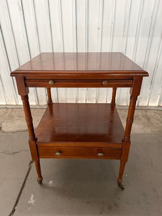 Mesita auxiliar antigua de madera