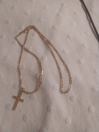 Cadena con colgante de cruz