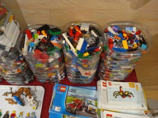 Gran Lote de Piezas LEGO y Minifiguras