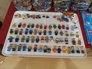 Gran Lote de Piezas LEGO y Minifiguras