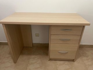 Escritorio de Madera con 3 Cajones
