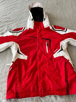 Chaqueta de esquí roja y blanca
