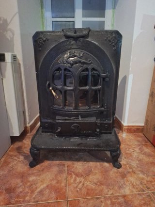 Chimenea de leña antigua La Salandra Lacunza