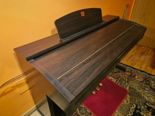 Yamaha Clavinova CVP-303.
