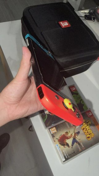 Nintendo Switch con Funda y 2 Juegos
