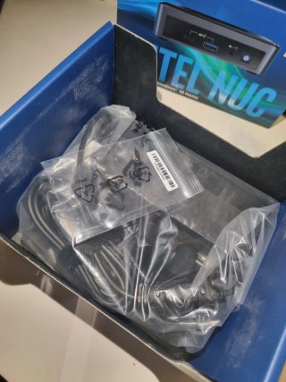 Mini PC Intel NUC i5-10210U 8GB 256GB SSD