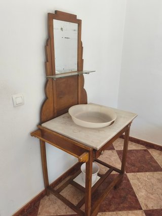 Lavabo Antiguo de Madera y Mármol