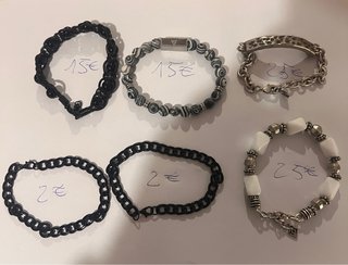 Braccialetti vari di marca e non coi prezzi espost