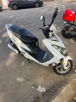 Moto SYM VS 125 Scooter Blanca