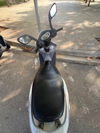 Moto SYM VS 125 Scooter Blanca