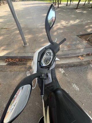 Moto SYM VS 125 Scooter Blanca