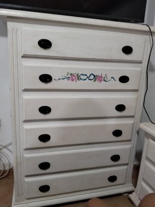 Cómoda 6 cajones blanca con flores
