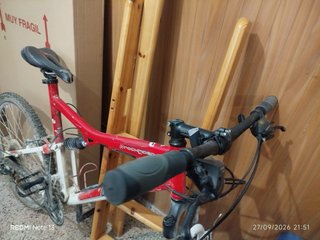Bicicleta de montaña Decathlon Roja