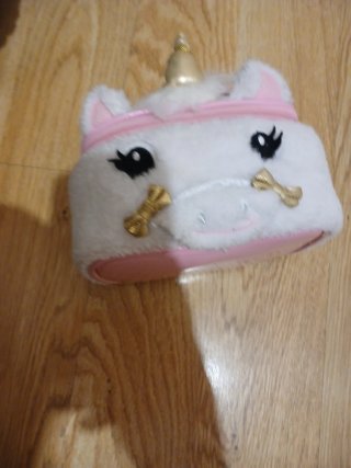 Estuche unicornio peludo rosa